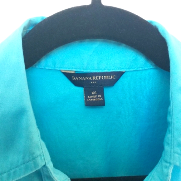 BANANA REPUBLIC Sleeveless Button Top - Picture 3 of 3